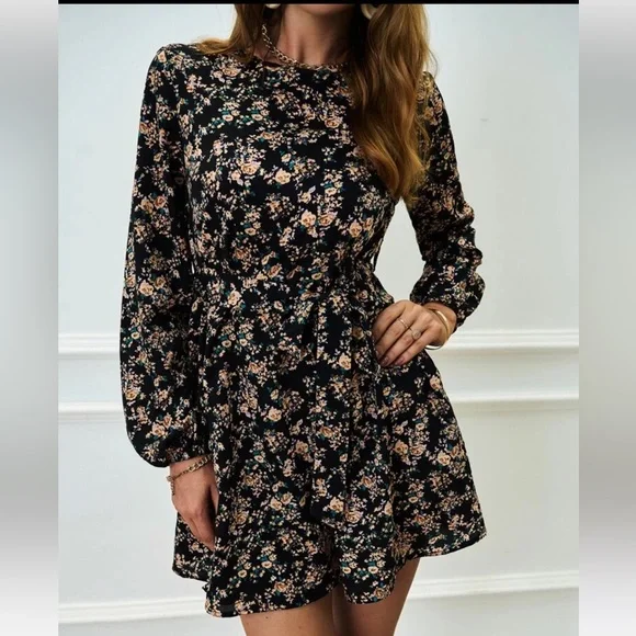 NWOT Floral Print Lantern Sleeve Belted Dress Size Medium 6 - Picture 2 of 6